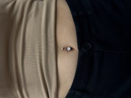 Bauchnabelpiercing